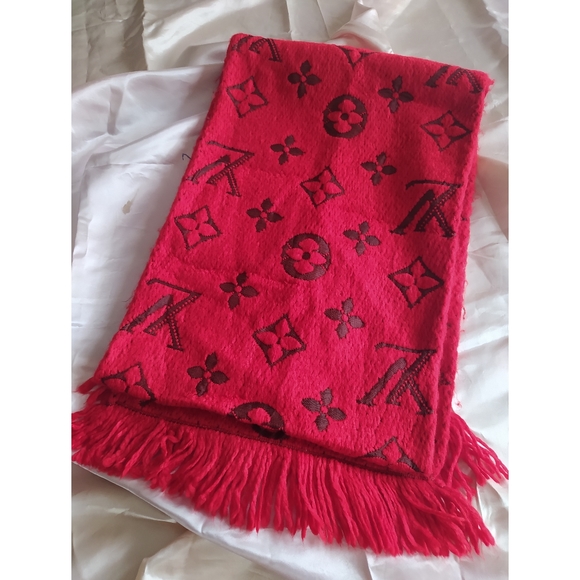 Louis Vuitton Logomania Scarf - Picture 4 of 11